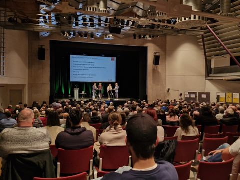 Viele Besucher bei der zweiten Infoveranstaltung zur Windkraft im Buchwald