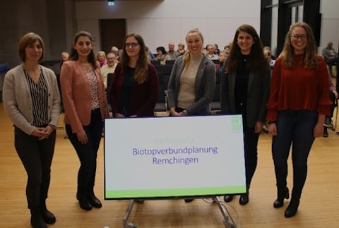 Den Auftakt der Remchinger Biotopverbundplanung machten (von links) Inga Schraud (LEV), die Planerinnen Ellen Dürrbaum und Elena Schuster, Bürgermeisterin Julia Wieland, Hauptamtsleiterin Diana Wirth und Verwaltungsmitarbeiterin Meike Walch