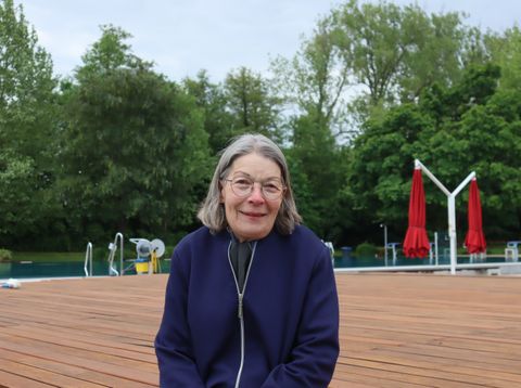 Von Anfang an mit dabei: Als treuer Stammgast begleitet Marion Müller das Freibad schon seit der Öffnung 1976. 