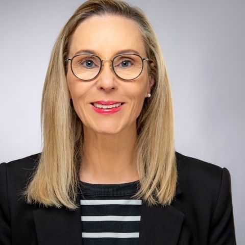 Julia Reinhard