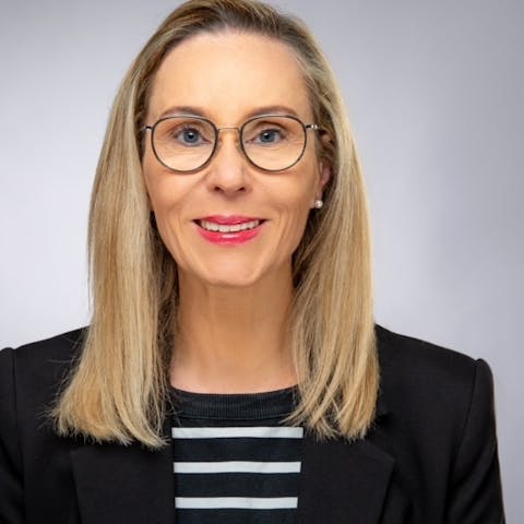 Julia Reinhard