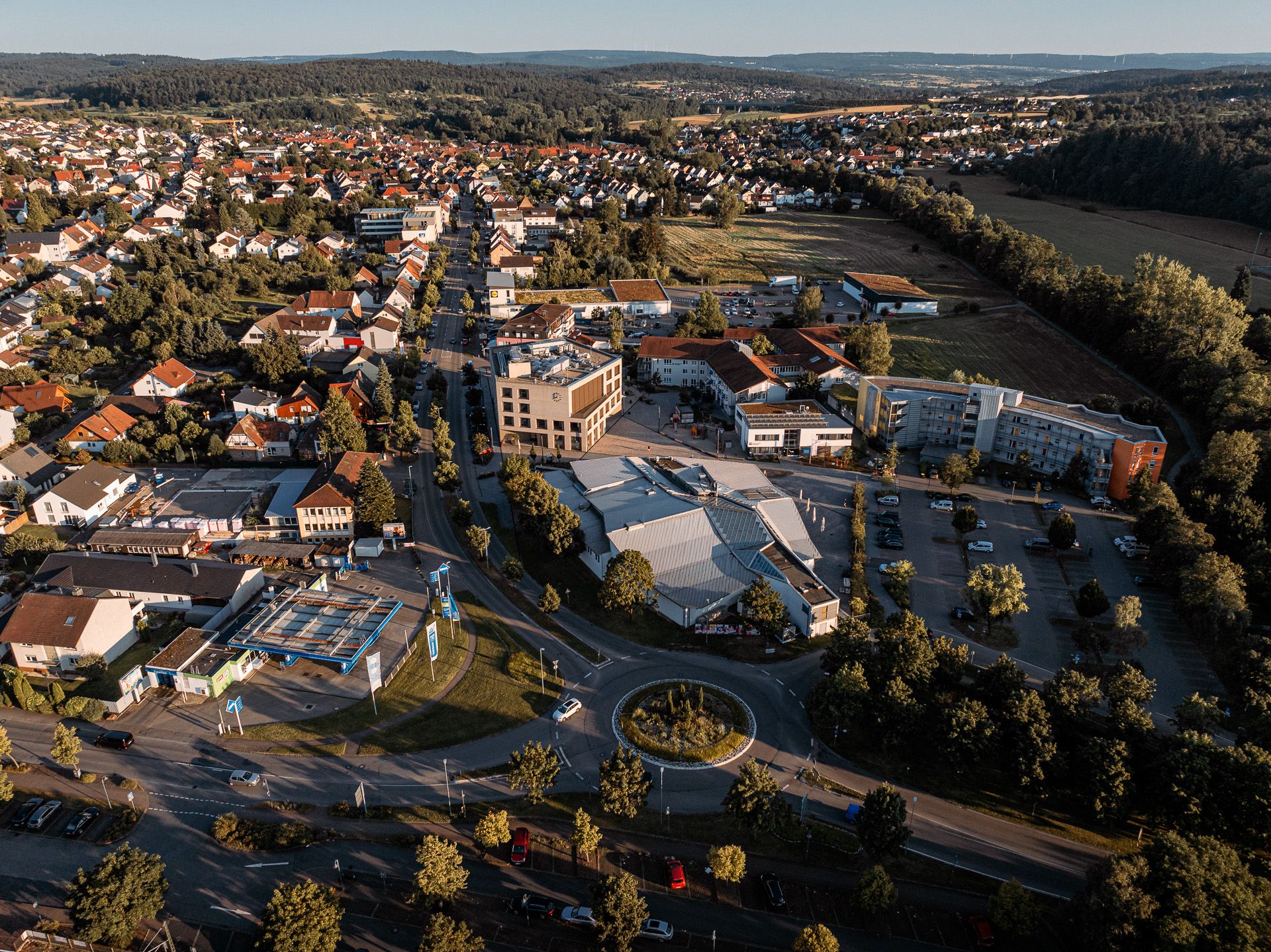 San-Biagio-Platani-Platz aus der Vogelperspektive; (c) Gemeinde Remchingen; Felix Buderer