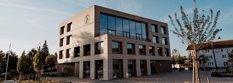 Rathaus vom San-Biagio-Platani-Platz aus